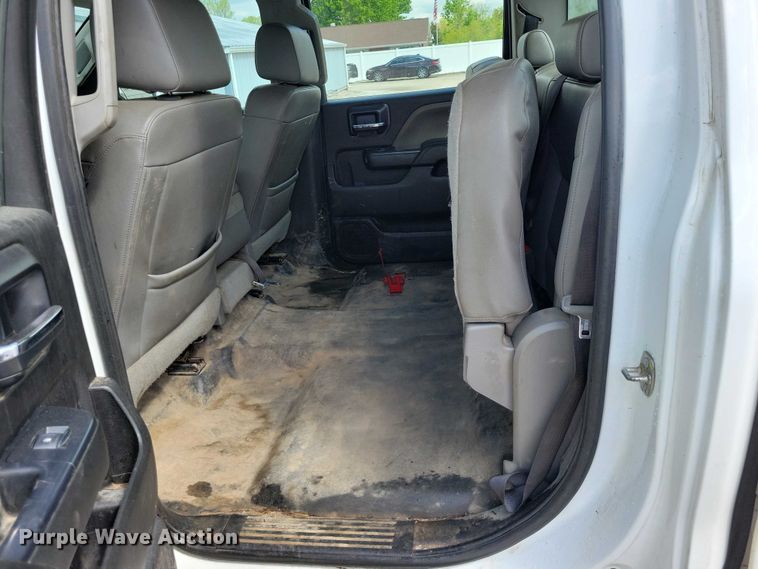 image for item DZ7080 2018 Chevrolet Silverado 2500HD Crew Cab pickup truck