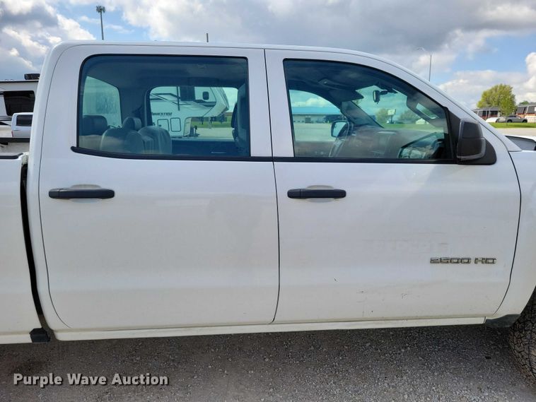 image for item DZ7080 2018 Chevrolet Silverado 2500HD Crew Cab pickup truck