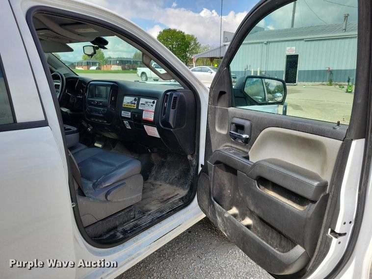 image for item DZ7080 2018 Chevrolet Silverado 2500HD Crew Cab pickup truck