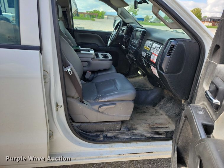 image for item DZ7080 2018 Chevrolet Silverado 2500HD Crew Cab pickup truck