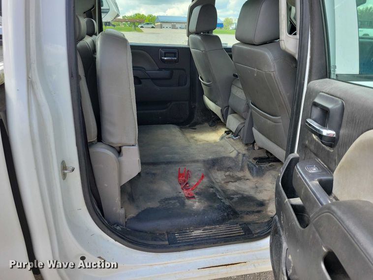 image for item DZ7080 2018 Chevrolet Silverado 2500HD Crew Cab pickup truck