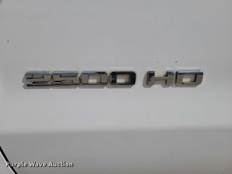 image for item DZ7080 2018 Chevrolet Silverado 2500HD Crew Cab pickup truck