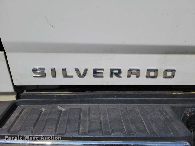 image for item DZ7080 2018 Chevrolet Silverado 2500HD Crew Cab pickup truck