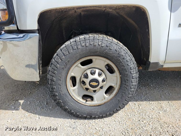 image for item DZ7080 2018 Chevrolet Silverado 2500HD Crew Cab pickup truck