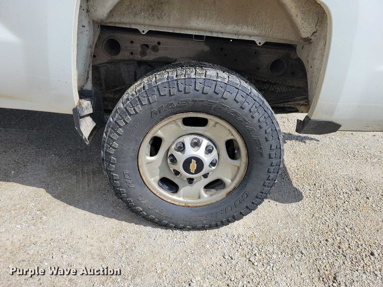 image for item DZ7080 2018 Chevrolet Silverado 2500HD Crew Cab pickup truck