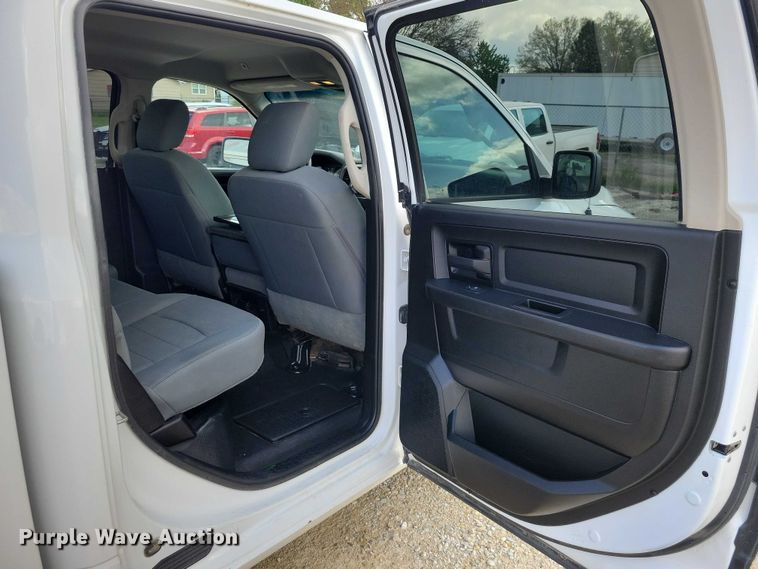 image for item DZ7081 2019 RAM 1500 Crew Cab pickup truck