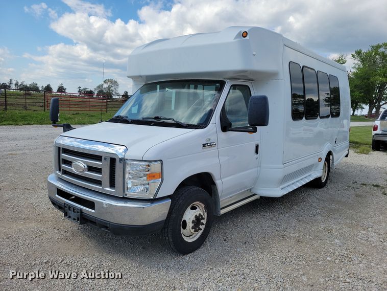 image for item DZ7083 2014 Ford E450 shuttle bus