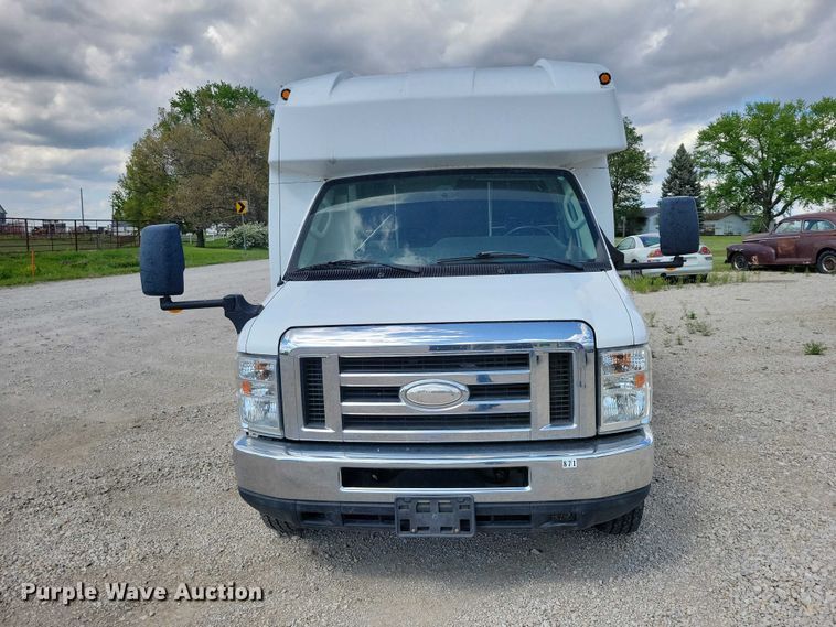 image for item DZ7083 2014 Ford E450 shuttle bus