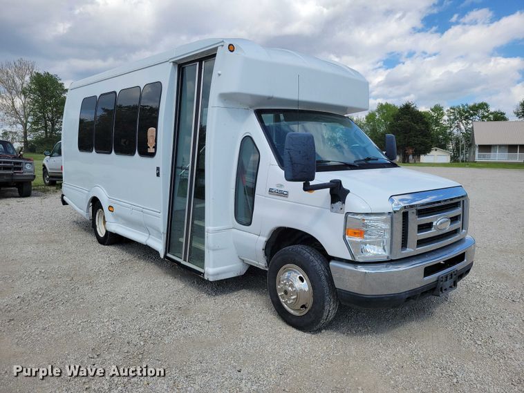 image for item DZ7083 2014 Ford E450 shuttle bus