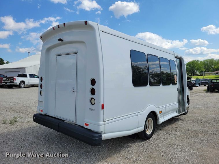image for item DZ7083 2014 Ford E450 shuttle bus
