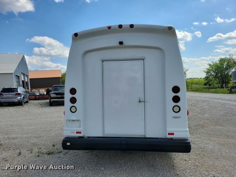 image for item DZ7083 2014 Ford E450 shuttle bus