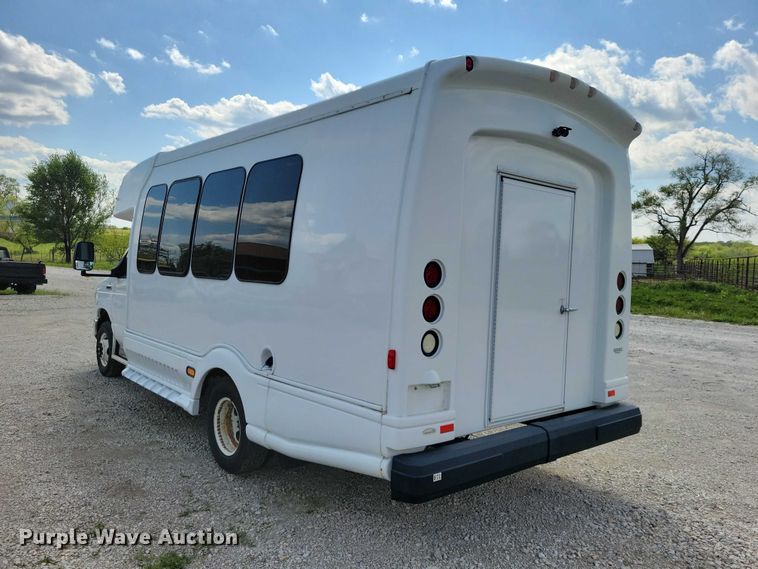 image for item DZ7083 2014 Ford E450 shuttle bus