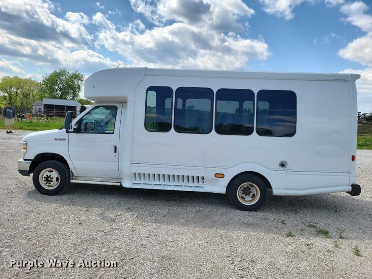 image for item DZ7083 2014 Ford E450 shuttle bus