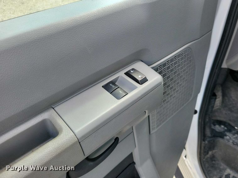 image for item DZ7083 2014 Ford E450 shuttle bus