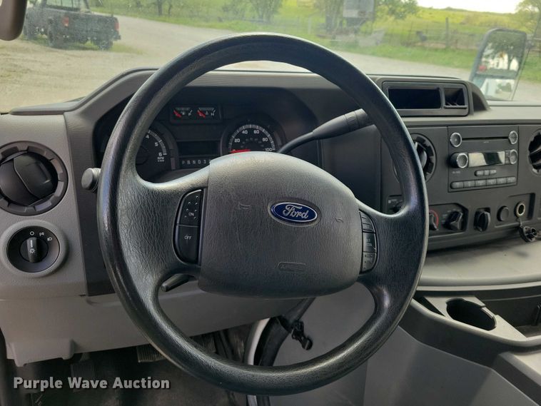 image for item DZ7083 2014 Ford E450 shuttle bus