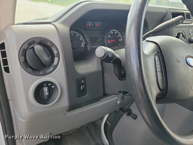 image for item DZ7083 2014 Ford E450 shuttle bus
