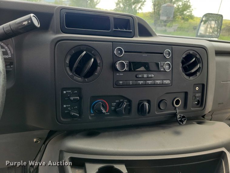 image for item DZ7083 2014 Ford E450 shuttle bus