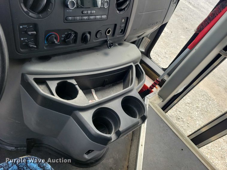 image for item DZ7083 2014 Ford E450 shuttle bus