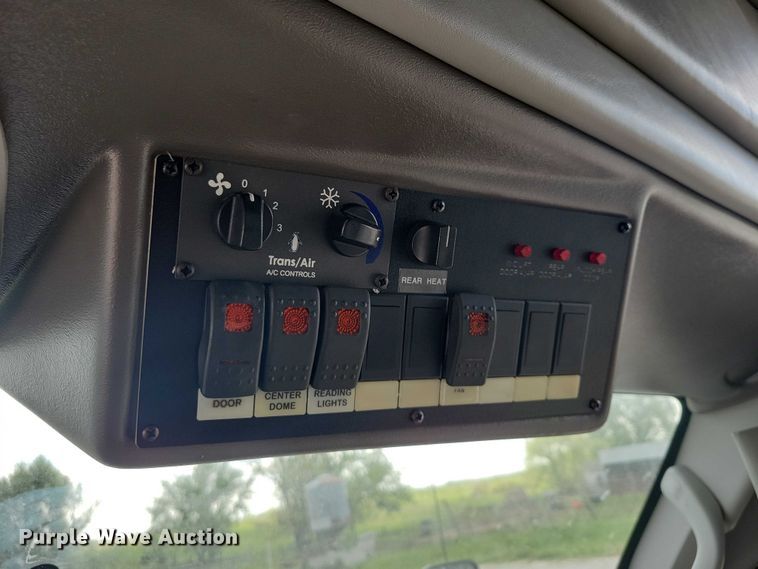 image for item DZ7083 2014 Ford E450 shuttle bus