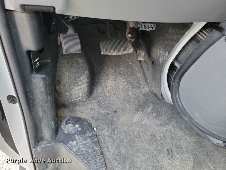 image for item DZ7083 2014 Ford E450 shuttle bus