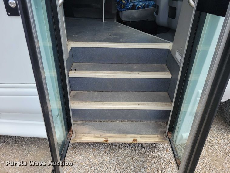 image for item DZ7083 2014 Ford E450 shuttle bus