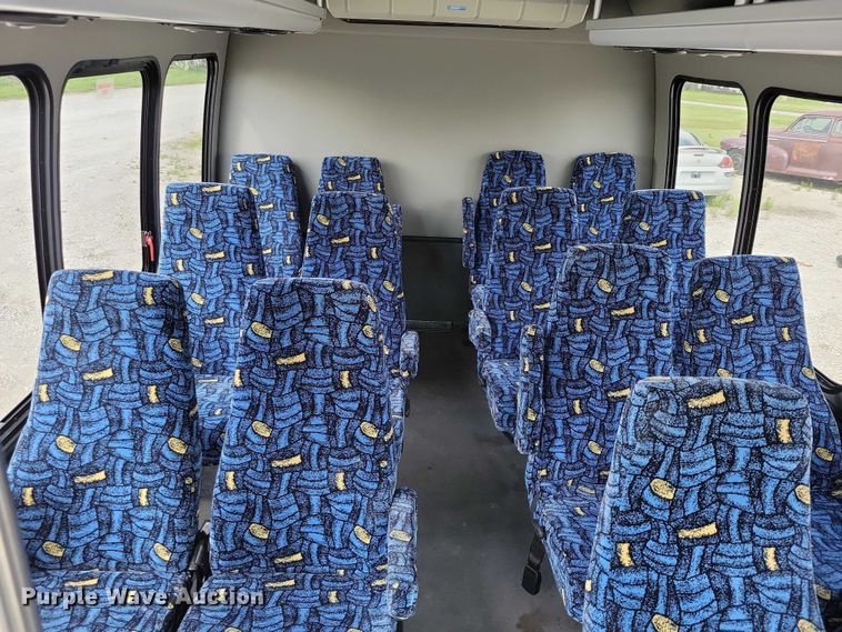 image for item DZ7083 2014 Ford E450 shuttle bus