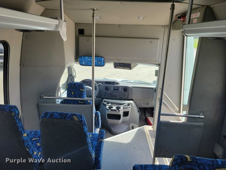 image for item DZ7083 2014 Ford E450 shuttle bus