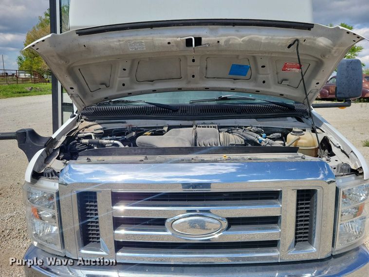 image for item DZ7083 2014 Ford E450 shuttle bus