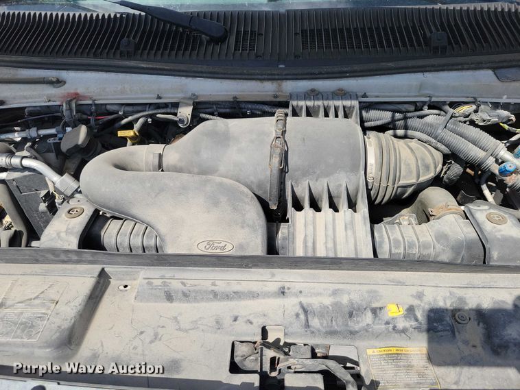 image for item DZ7083 2014 Ford E450 shuttle bus