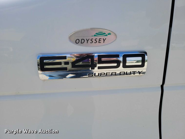 image for item DZ7083 2014 Ford E450 shuttle bus
