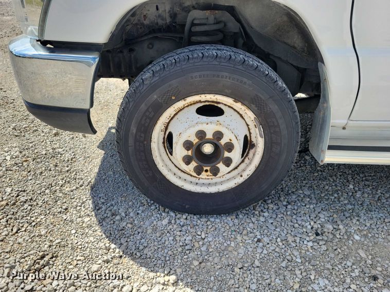 image for item DZ7083 2014 Ford E450 shuttle bus