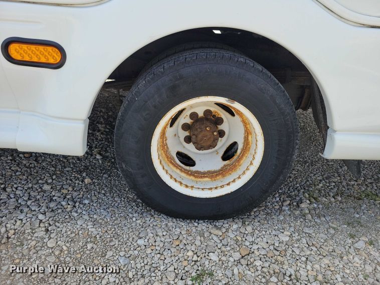 image for item DZ7083 2014 Ford E450 shuttle bus
