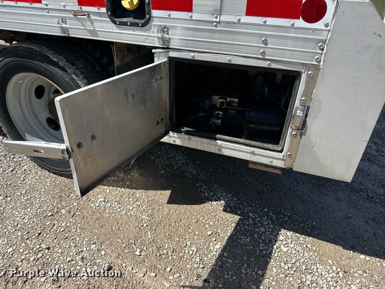 image for item EA4837 2014 Ford F450 Super Duty box truck