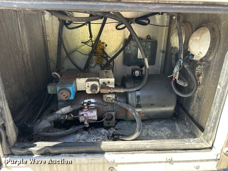 image for item EA4837 2014 Ford F450 Super Duty box truck