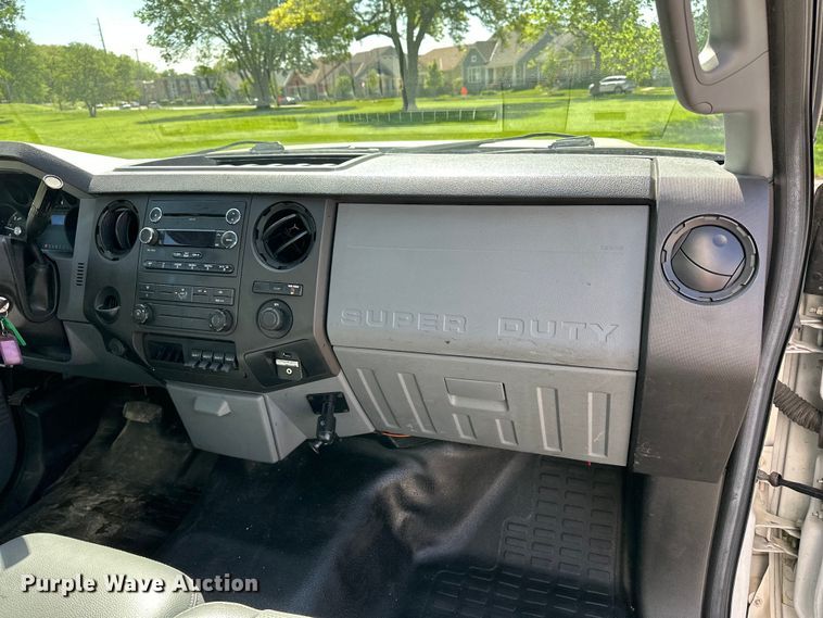 image for item EA4837 2014 Ford F450 Super Duty box truck