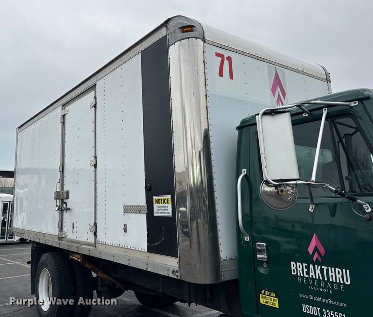 image for item EF2299 2002 International 4700 box truck