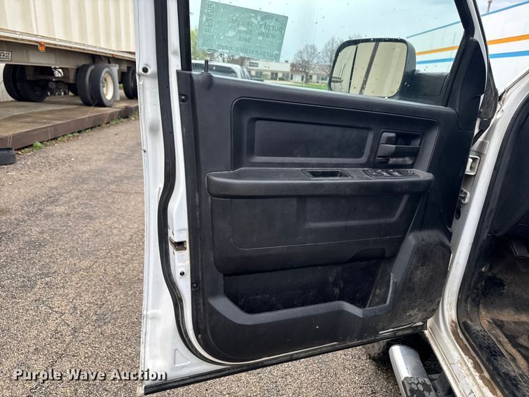 image for item EF2459 2014 RAM 2500 Crew Cab pickup truck