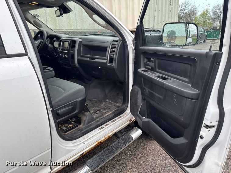 image for item EF2459 2014 RAM 2500 Crew Cab pickup truck
