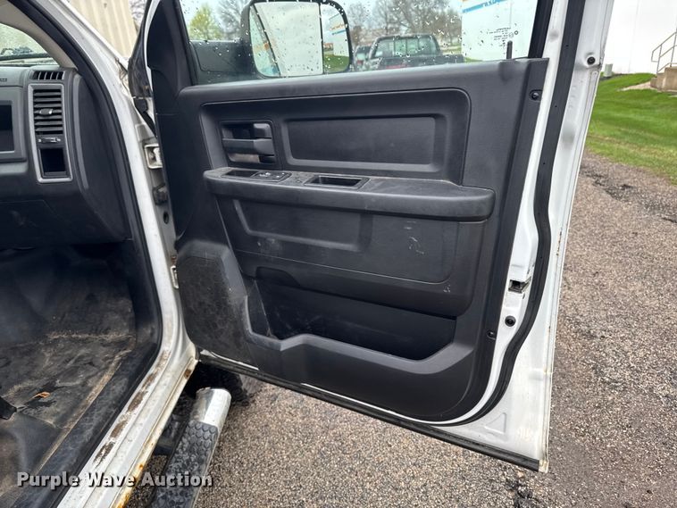 image for item EF2459 2014 RAM 2500 Crew Cab pickup truck