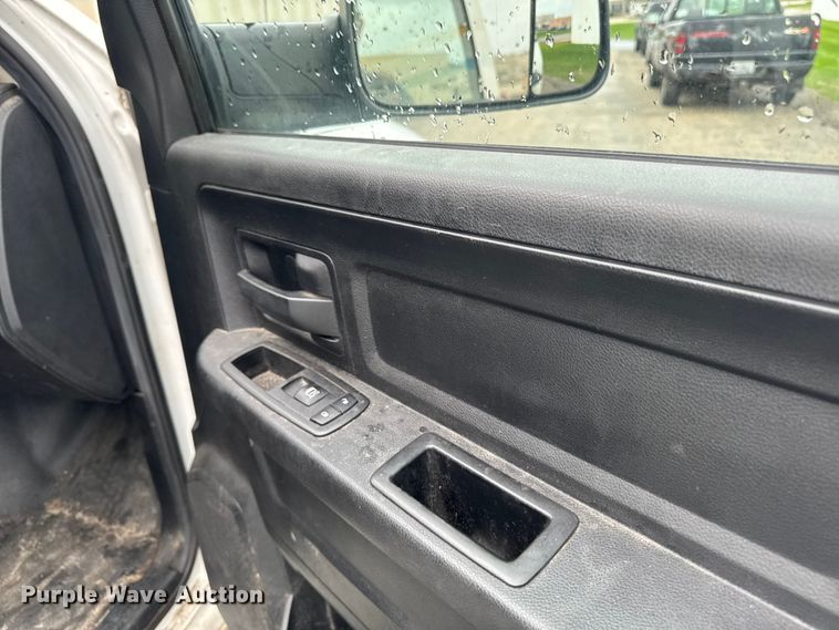 image for item EF2459 2014 RAM 2500 Crew Cab pickup truck