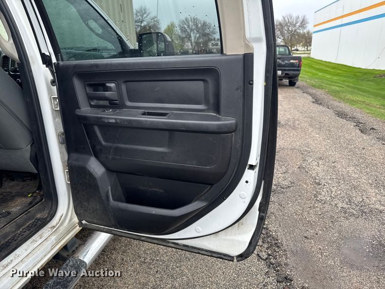 image for item EF2459 2014 RAM 2500 Crew Cab pickup truck