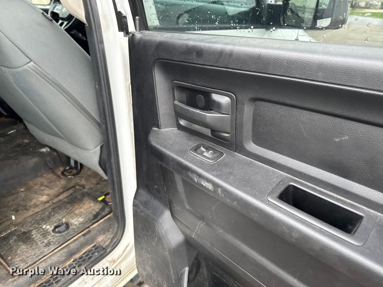 image for item EF2459 2014 RAM 2500 Crew Cab pickup truck