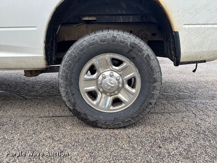 image for item EF2459 2014 RAM 2500 Crew Cab pickup truck