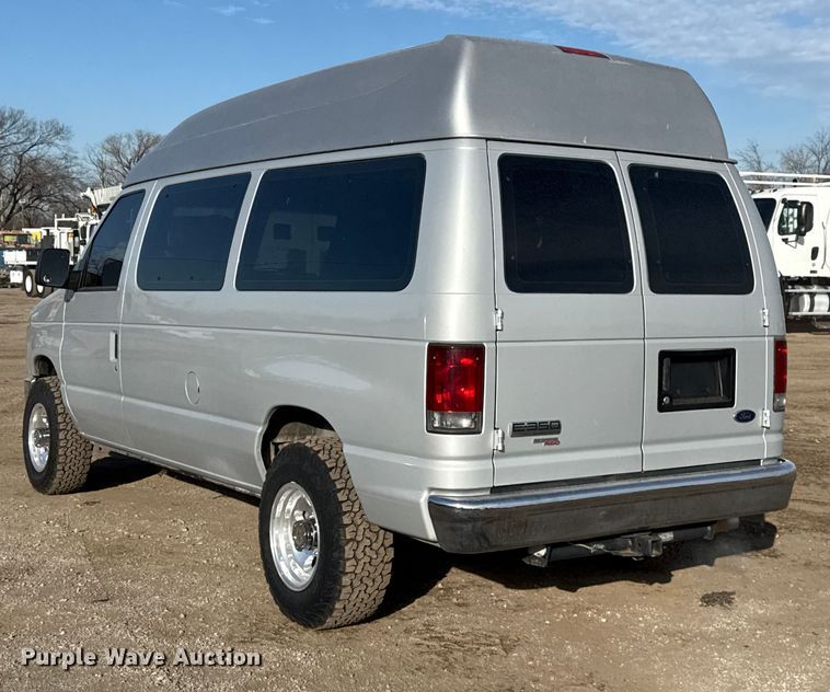 image for item EG1935 2008 Ford E350 handicap accessible van