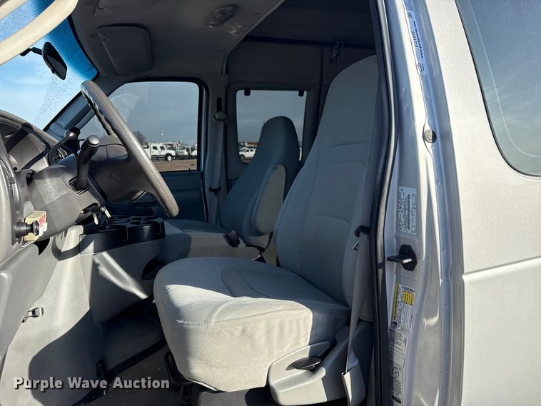 image for item EG1935 2008 Ford E350 handicap accessible van