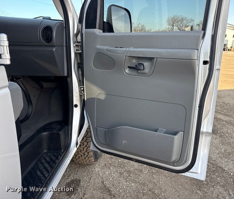 image for item EG1935 2008 Ford E350 handicap accessible van
