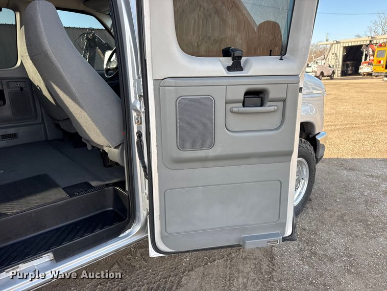 image for item EG1935 2008 Ford E350 handicap accessible van