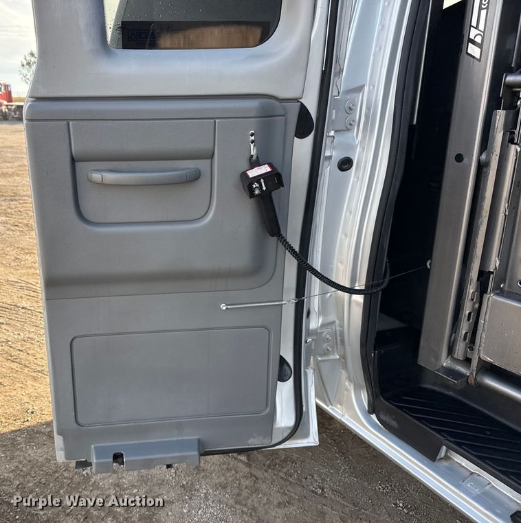 image for item EG1935 2008 Ford E350 handicap accessible van