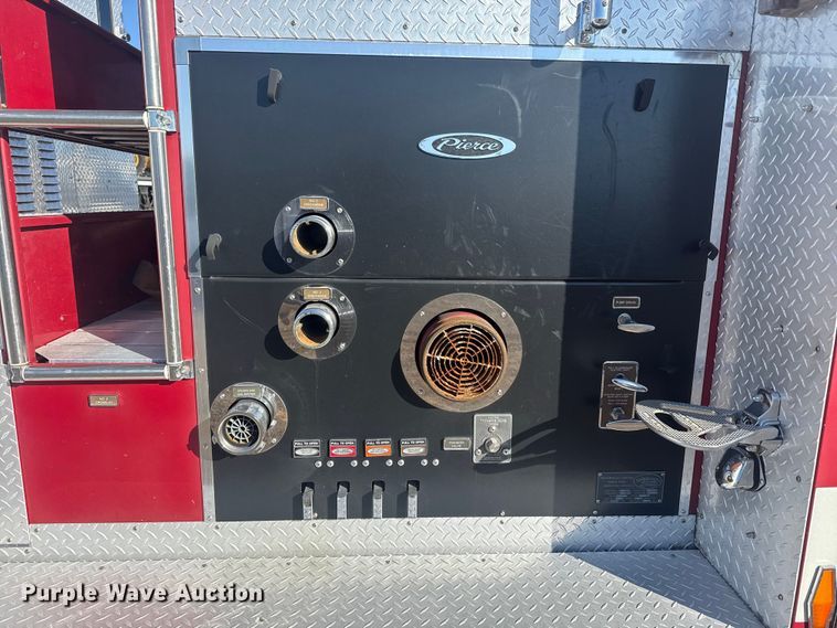 image for item EG1993 1993 Pierce Manufacturing pumper fire truck