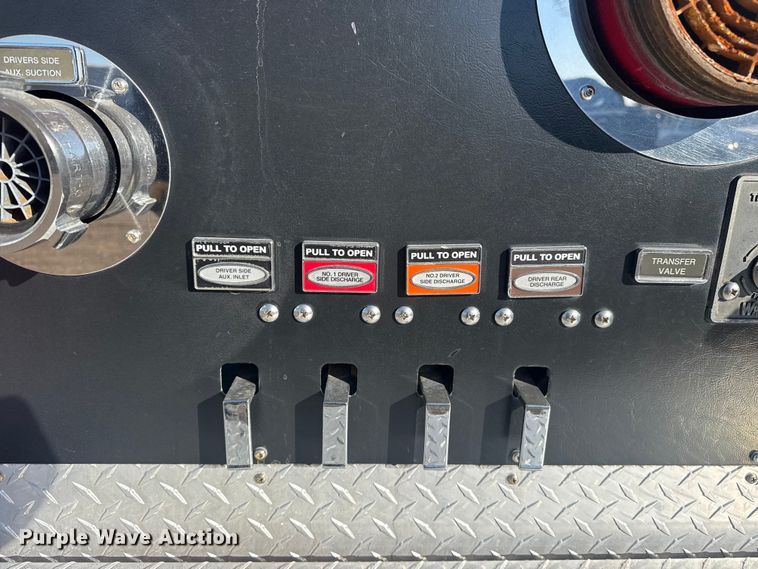 image for item EG1993 1993 Pierce Manufacturing pumper fire truck
